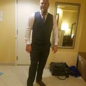 Meet your Posher, Dustin